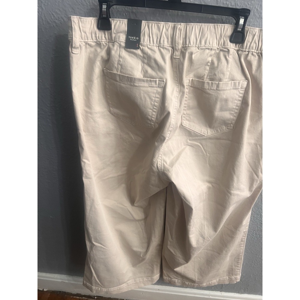 Torrid Feel The Fit Womens Pull On Beige Drawstring Elastic Waist Capri Size 1 - Picture 3 of 8